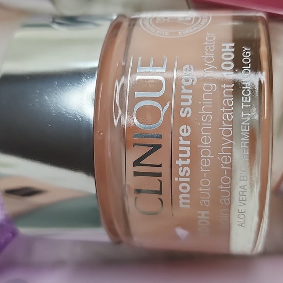 BNEW UNUSED DAY TO NIGHT SKIN CARE SET MOISTURE SURGE OVERNIGHT MASK AND MORE - Picture 5 of 16